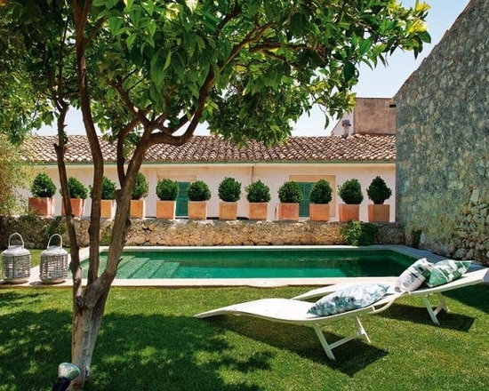 piscine tendance mediterannee piscine-jardin-exterieur