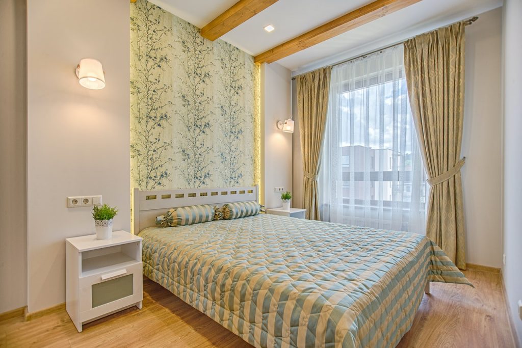 chambre décorée en jaune et vert